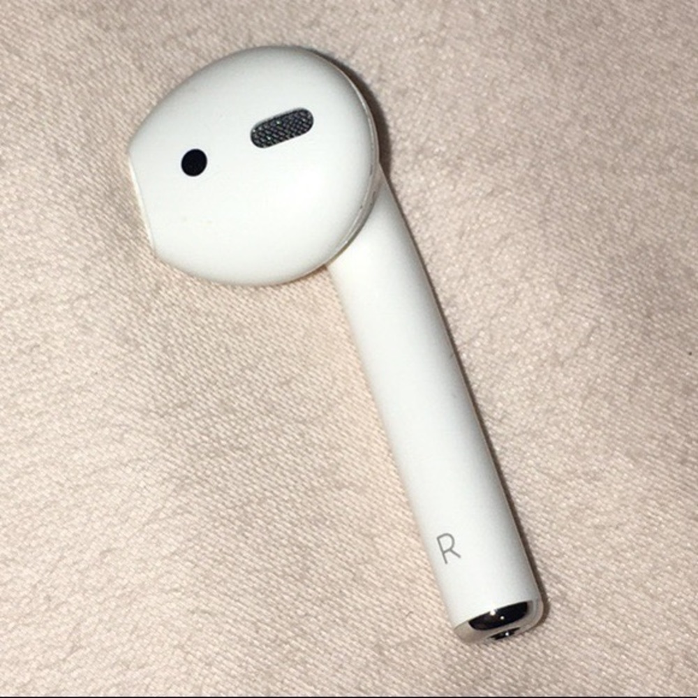 Right AirPod (1st Generation)